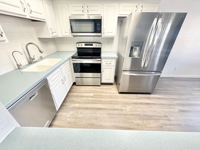 Photo - Comfortable top-floor 2 bedroom condo in a prime Northwest location
