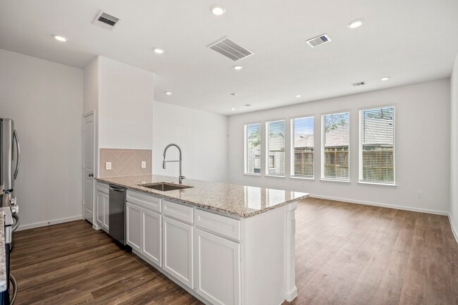 Building Photo - 613 Royal Arch Dr