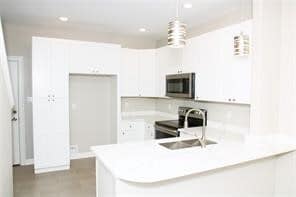 Photo - 919 N Avenue C