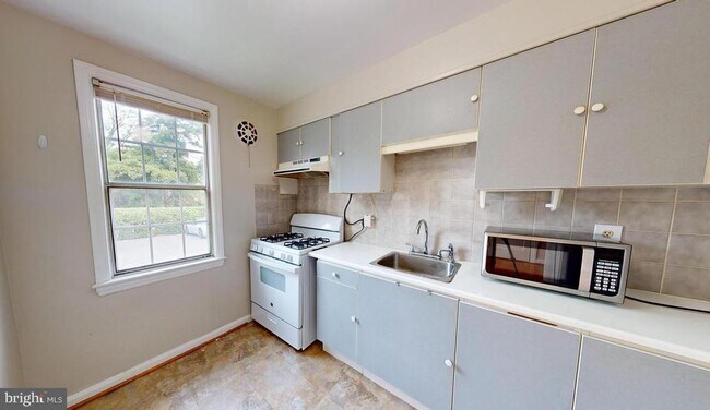 Photo - 6512 Potomac Ave Unit A1