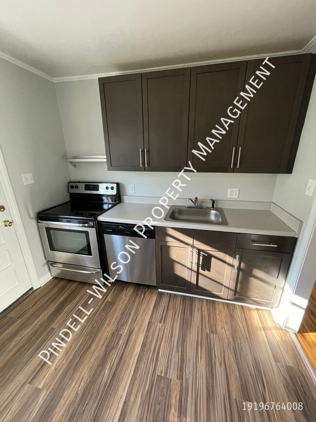 Photo - 2232 Bernard St