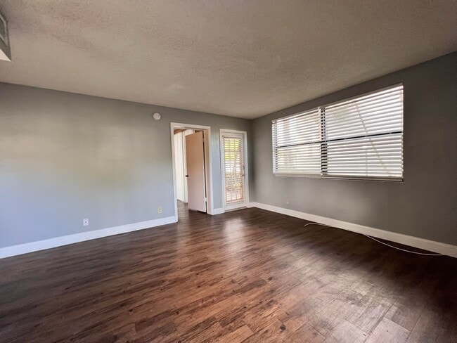 Building Photo - 718 Executive Center Dr Unit 111