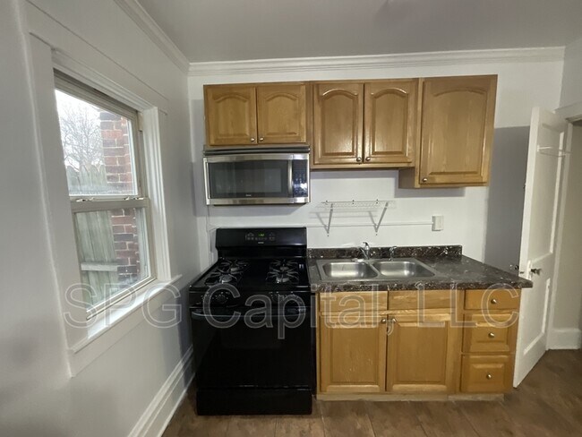 Photo - 2006 Holly St