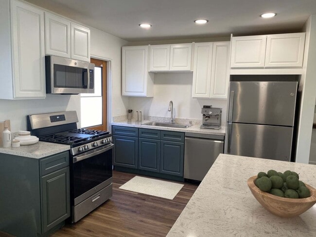 Photo - BEACH & BAY - BEAUTIFULLY RENOVATED HOME