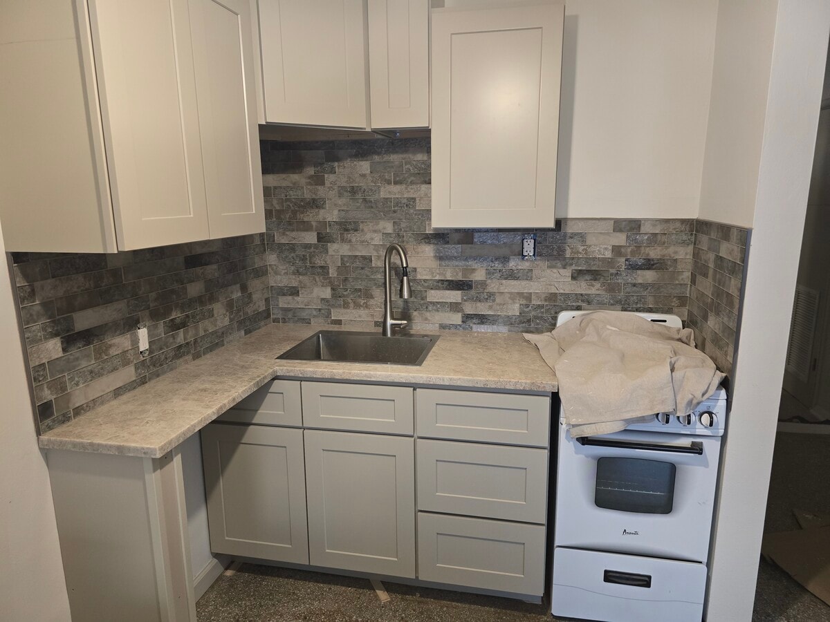 Photo - 2455 NE Dixie Hwy Apartamentos Unidad B