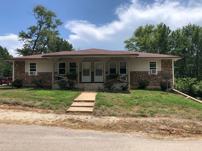 Building Photo - 3011-MF2-E5 Unit B