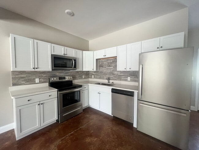 Photo - 311 Broad St