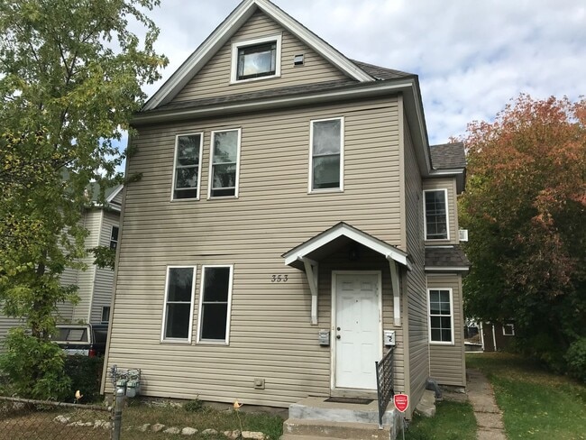 Building Photo - 353 Lawson Ave E Unit Lower