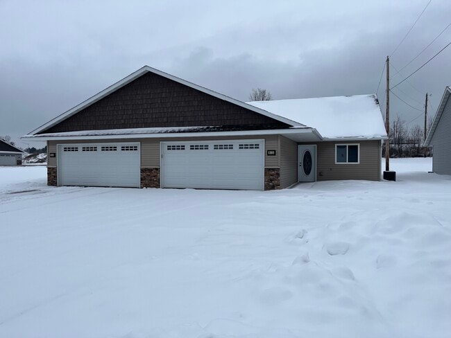 Photo - 912 E Wisconsin St