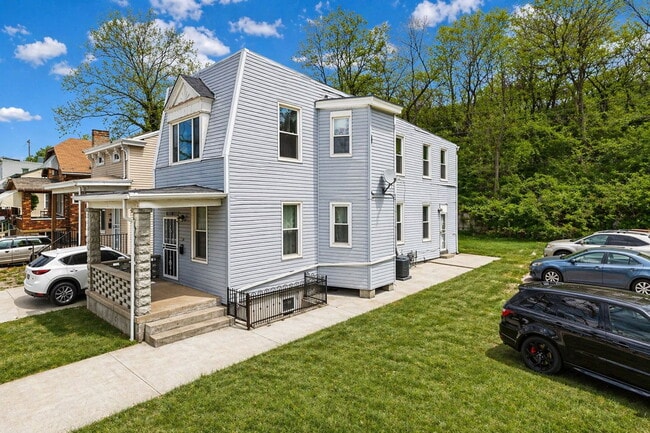 Photo - 2954 Central Pkwy