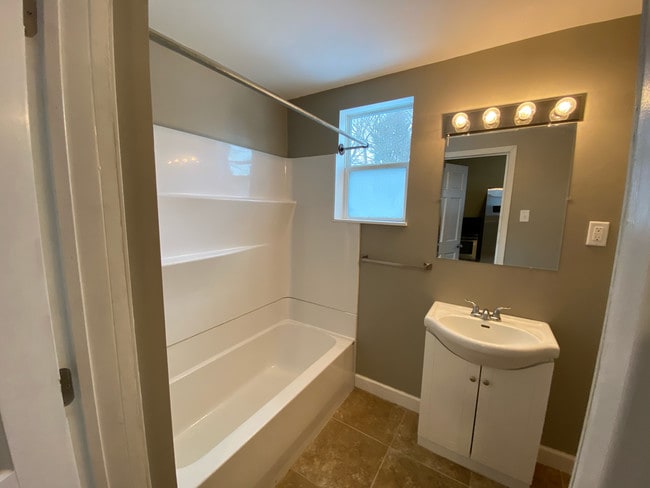 Photo - 510 W 7th St