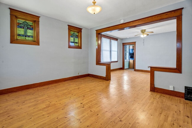 Photo - 7070 Winona Ave