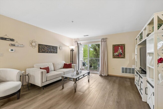 Photo - 605 Barrington Ave Unit 332