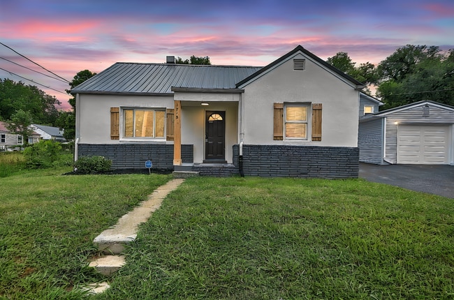 Building Photo - 1712 Oaklawn St