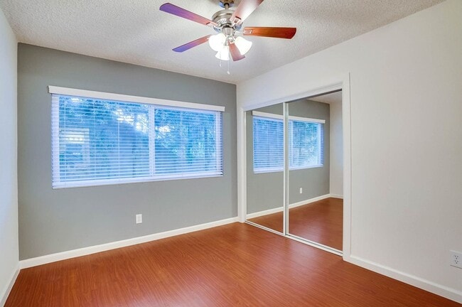Photo - 537 E Hyde Park Blvd Unidad 306