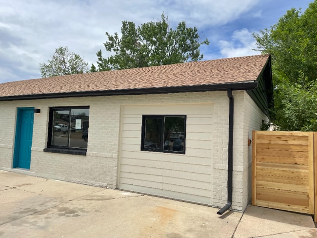 Photo - 709 Ursula St