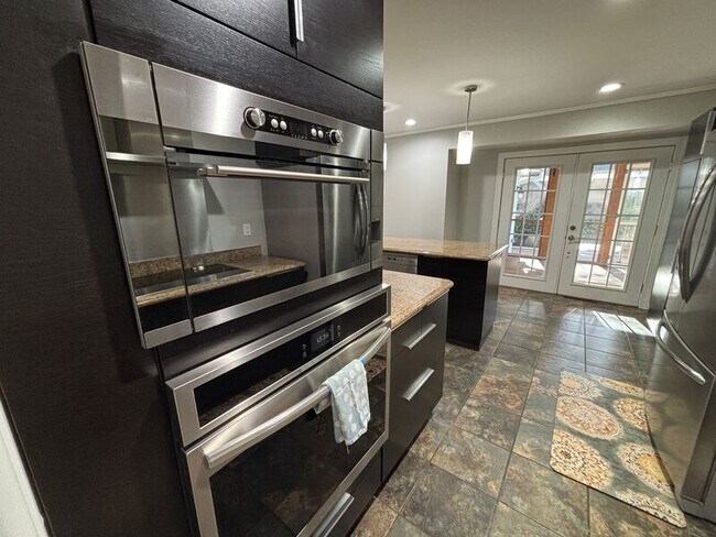 Photo - 5327 Chantilly Ln