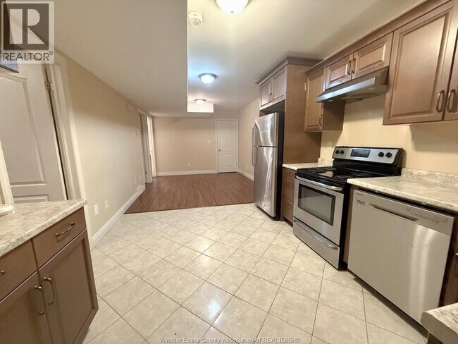 Photo - 1965 Northway Ave