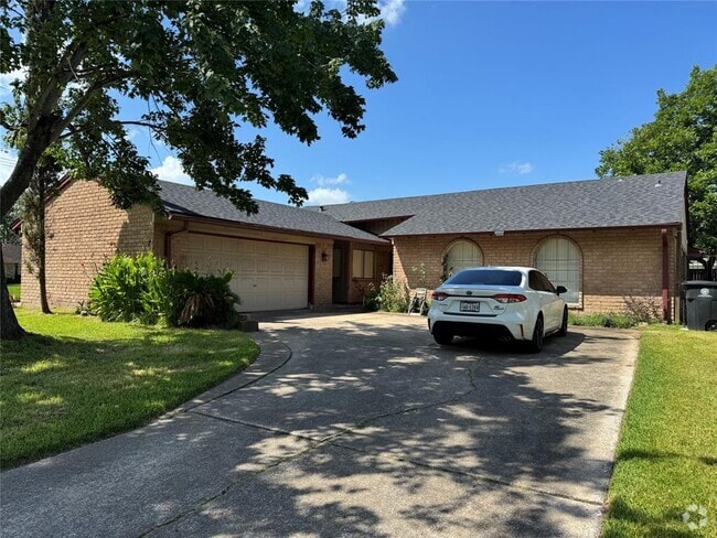 Building Photo - 15538 Baybrook Dr Rental