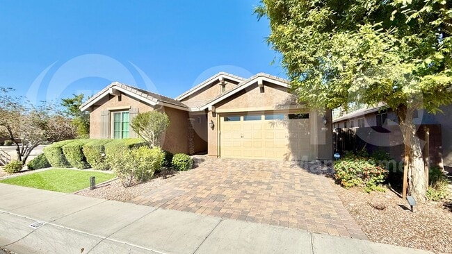 Photo - 220 E Horseshoe Dr