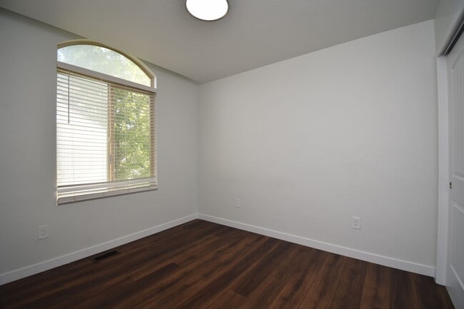 Photo - Newly Remodeled Magna Gem with New Appliances & Easy Freeway Access!!