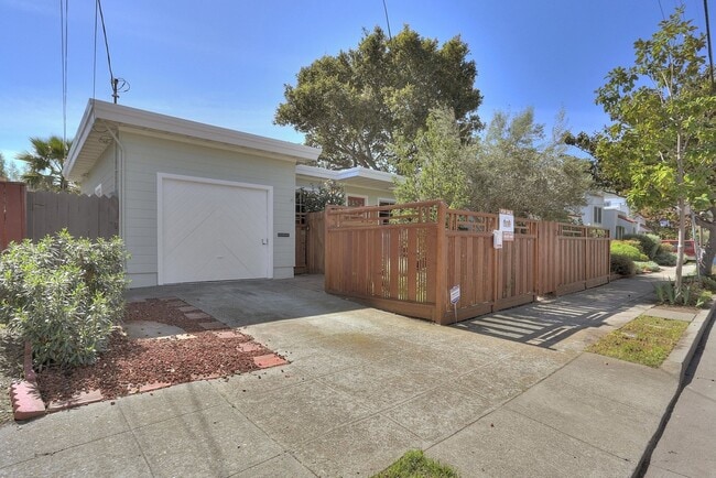 Photo - 1033 56th St