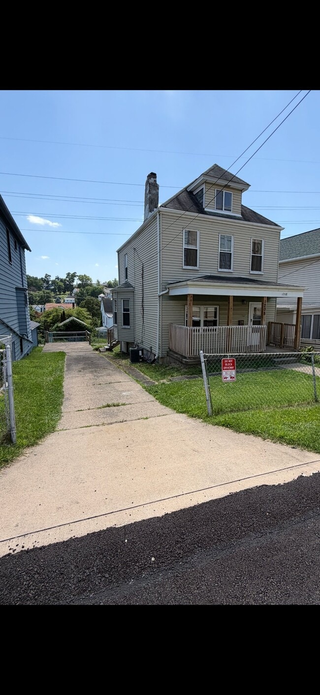 Photo - 1208 Elwell St