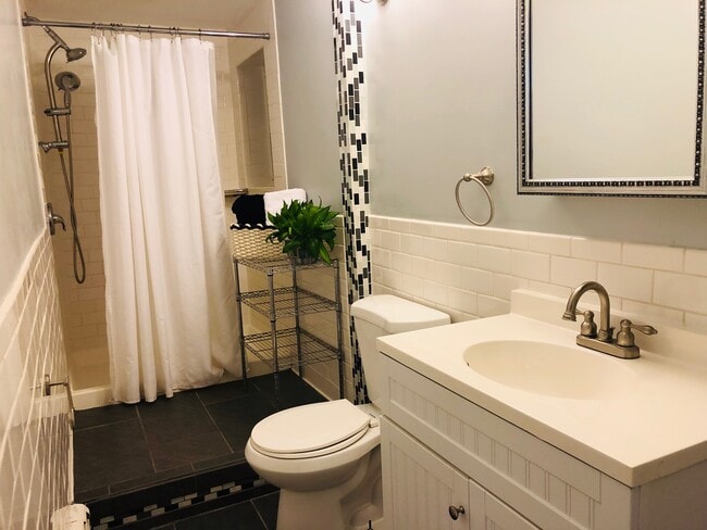 Photo - 72 W 16th St Unit Side