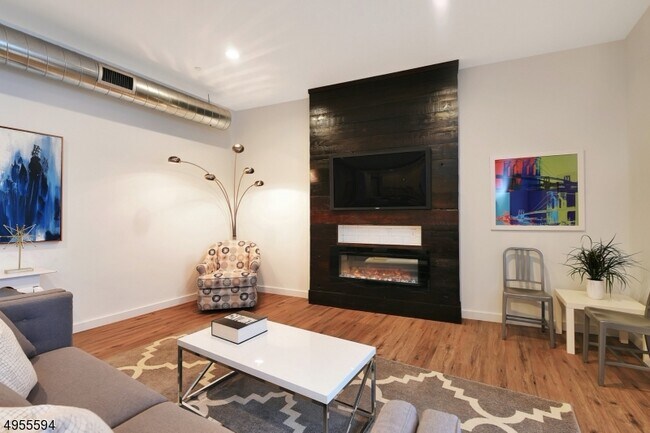 Photo - 8 Personette St Unidad 7