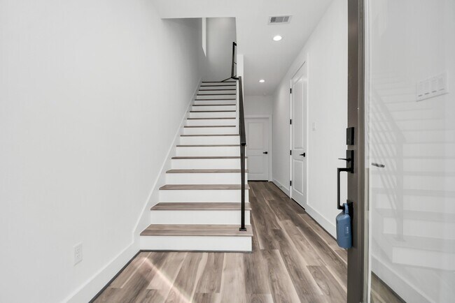Photo - 1507 Robin St