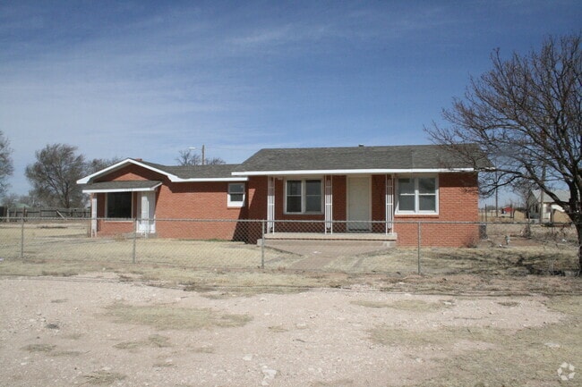 Building Photo - LARGE COUNTRY HOME NEAR ENMU