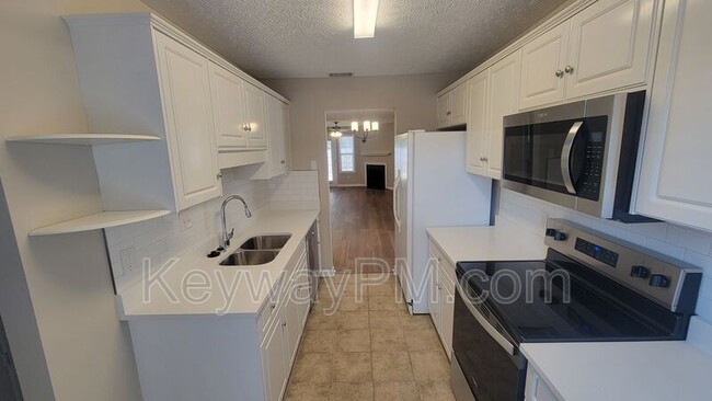 Photo - 858 Pawley Ct