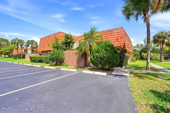 Building Photo - 8337 N Coral Cir