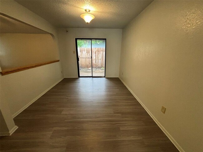 Photo - 1112 Byers Ln