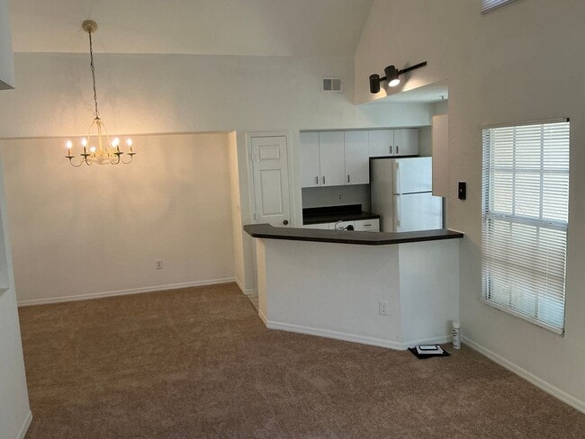 Building Photo - Spacious 2-Bedroom Loft Condo in Gated Azu...