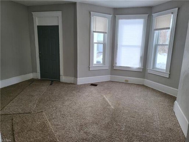 Photo - 10525 Earle Ave Unit Upstairs