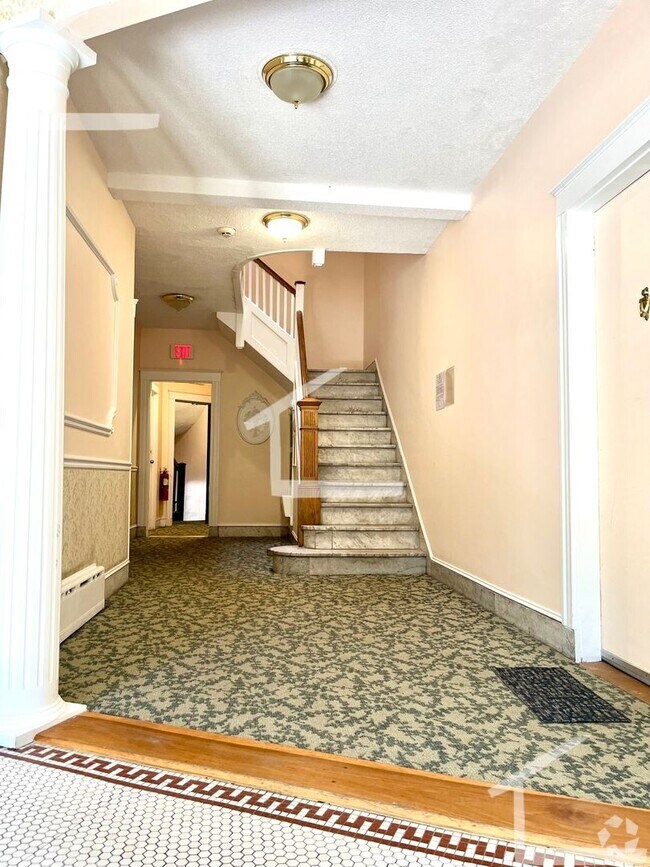 Building Photo - Available now - No broker fee - 2 months f... Rental