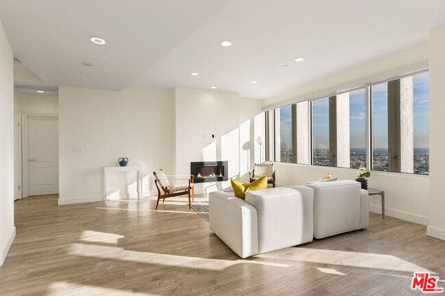 Building Photo - 5670 Wilshire Blvd Unit PH2 Rental