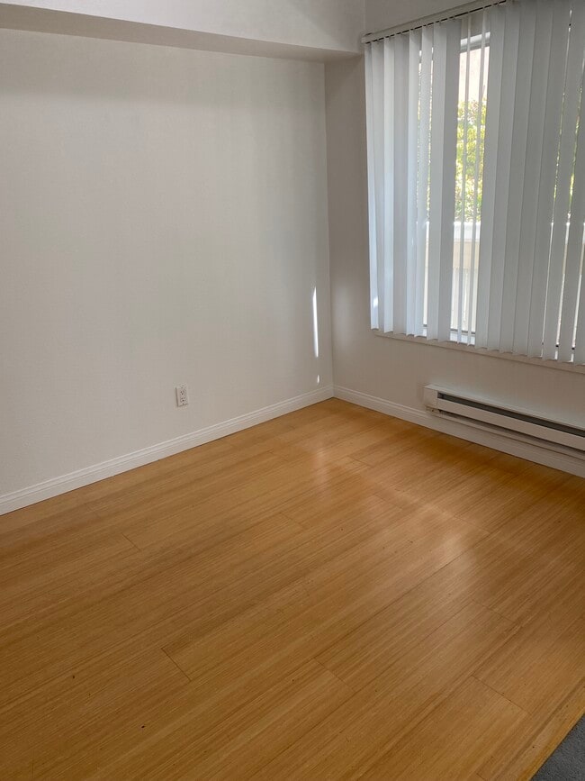 Dining Room - 2485 Creekside Ct Unit None