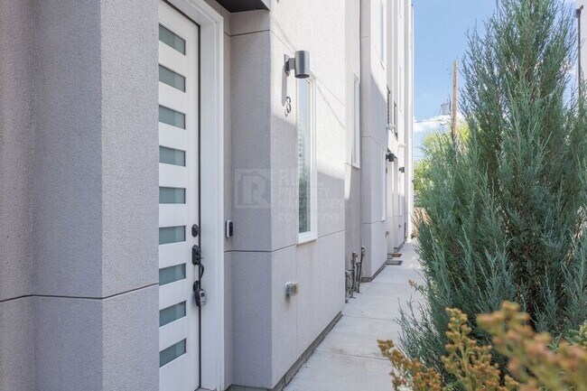 Photo - 1262 Yates St