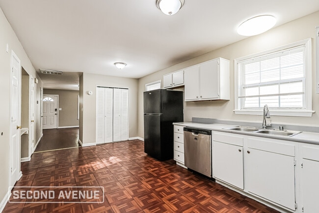 Photo - 1831 W Ormsby Ave