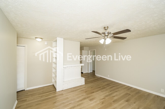 Photo - 1850 Priscilla Ave