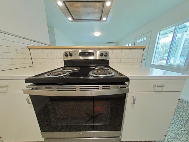 Photo - 2 Bedroom Duplex ~ Close to 9th Street Unit 930 NW Sequoia