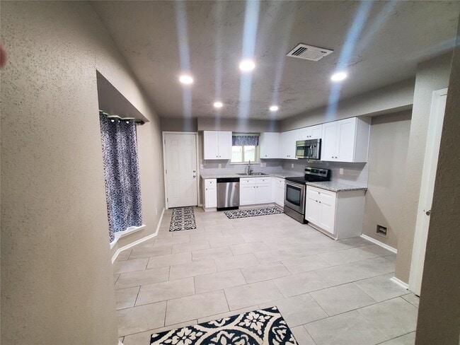 4527 Algernon Dr