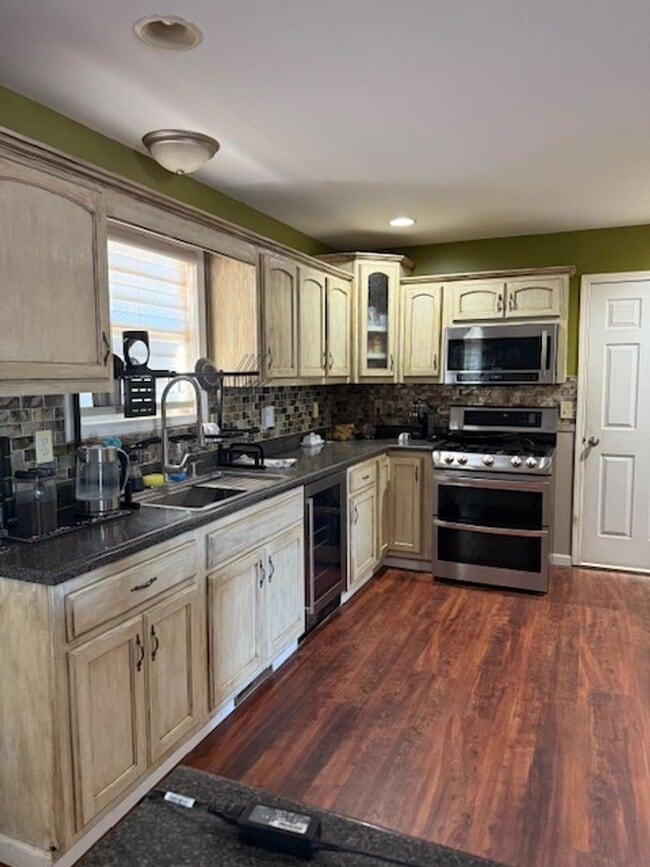 Photo - Avaliable March 1st 2025!