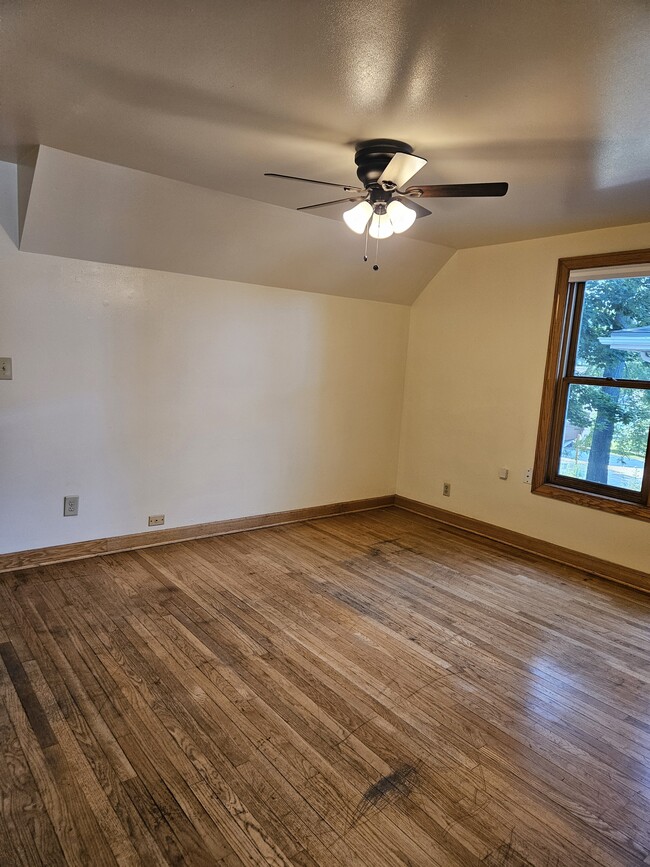 Living room - 421 N Greenfield Ave Unit 1003 Pearl Street