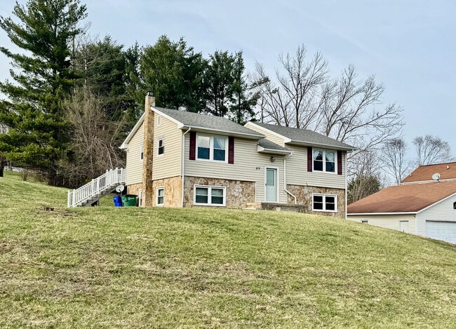 Photo - 875 Cambria St NW