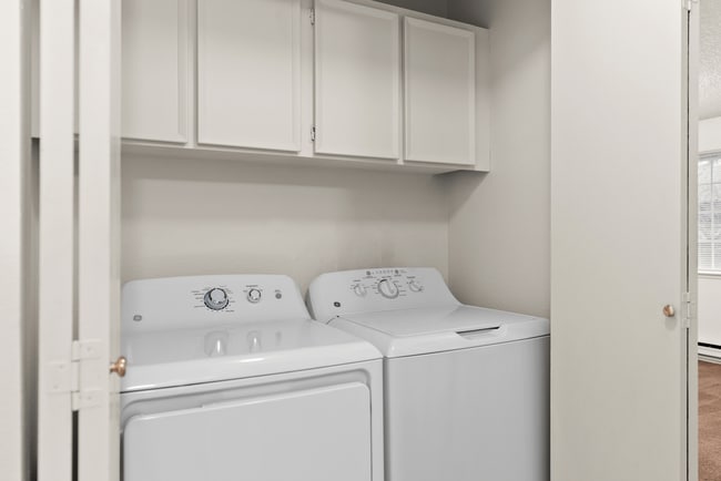 2 Bed 1.5 Bath Deluxe - 988 Sq Ft - Abbey Lane Apartments