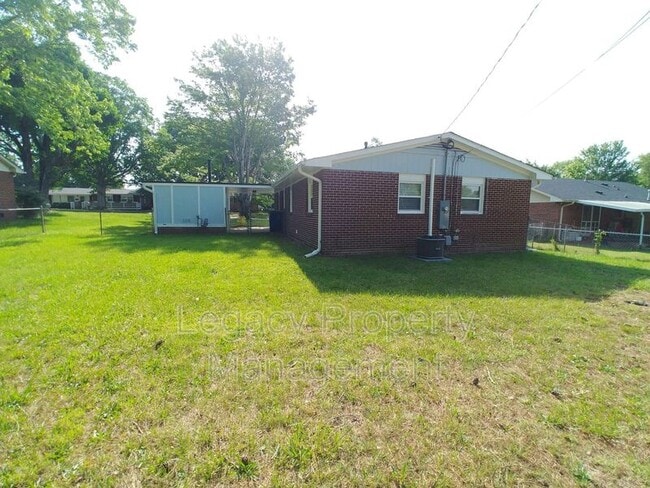Photo - 727 Oakgrove Dr