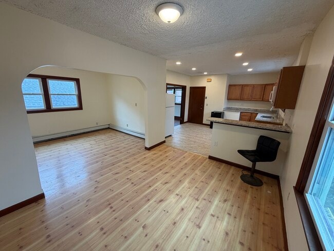 Photo - 569 Main St Unit 2R